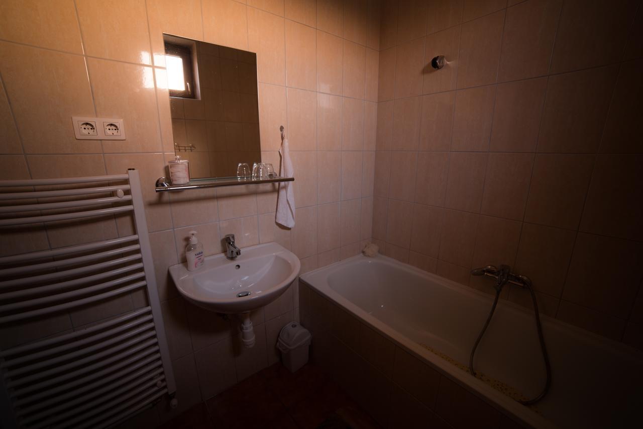 Bibic Vendeghazak Hotell Nagybajom Exteriör bild