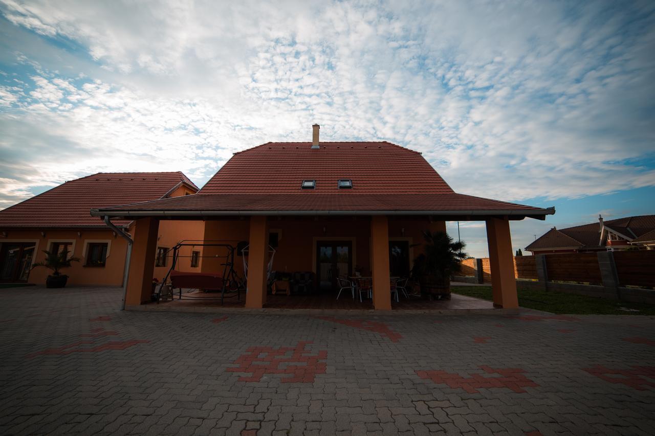 Bibic Vendeghazak Hotell Nagybajom Exteriör bild
