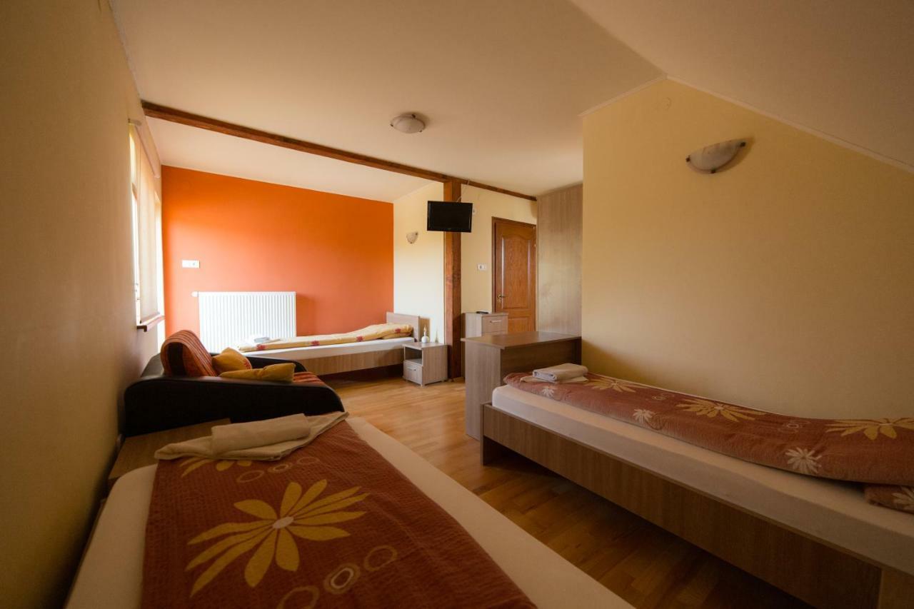 Bibic Vendeghazak Hotell Nagybajom Exteriör bild