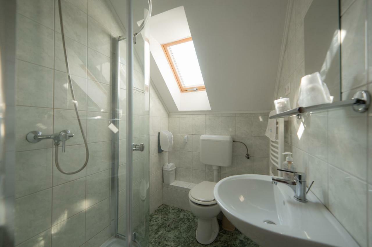 Bibic Vendeghazak Hotell Nagybajom Exteriör bild
