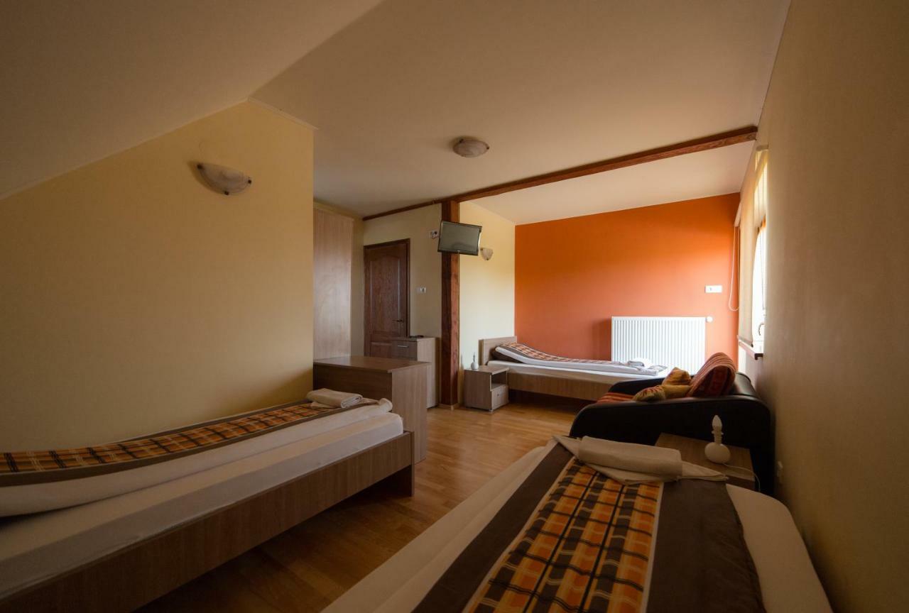 Bibic Vendeghazak Hotell Nagybajom Exteriör bild
