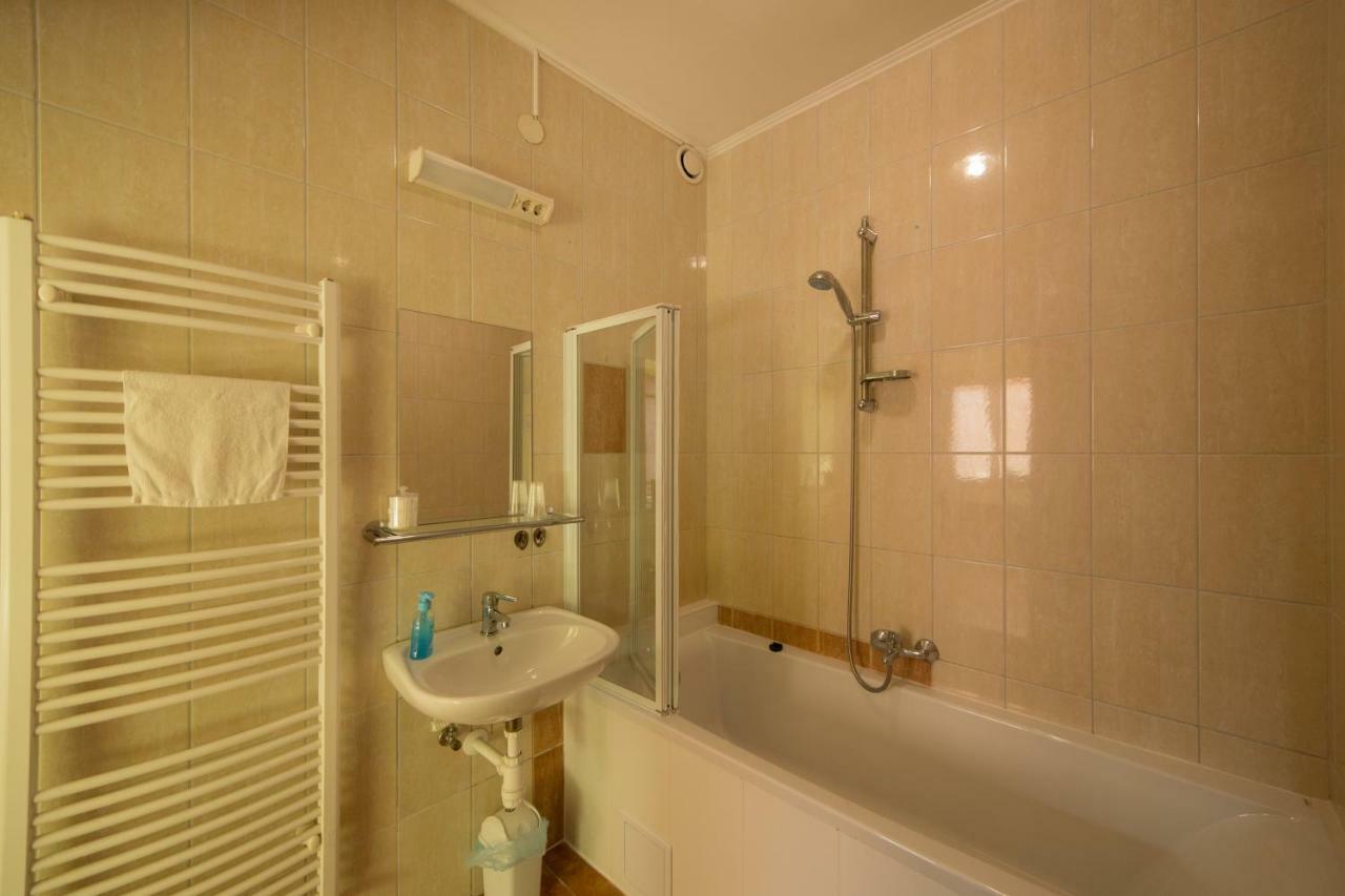 Bibic Vendeghazak Hotell Nagybajom Exteriör bild