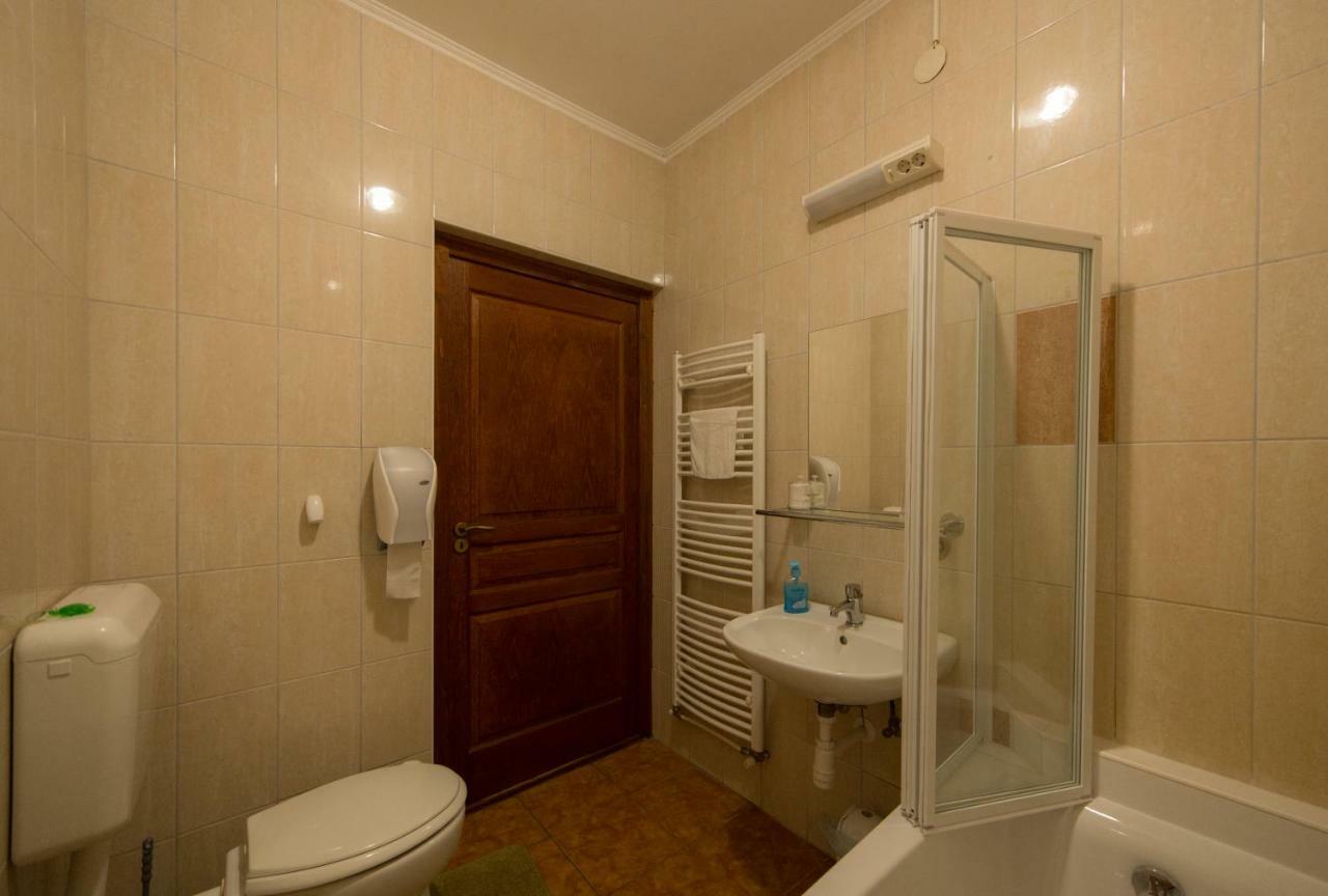 Bibic Vendeghazak Hotell Nagybajom Exteriör bild